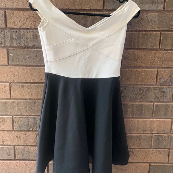 ASOS Off The Shoulder Dress, Size Small (US 4). - Picture 1 of 4